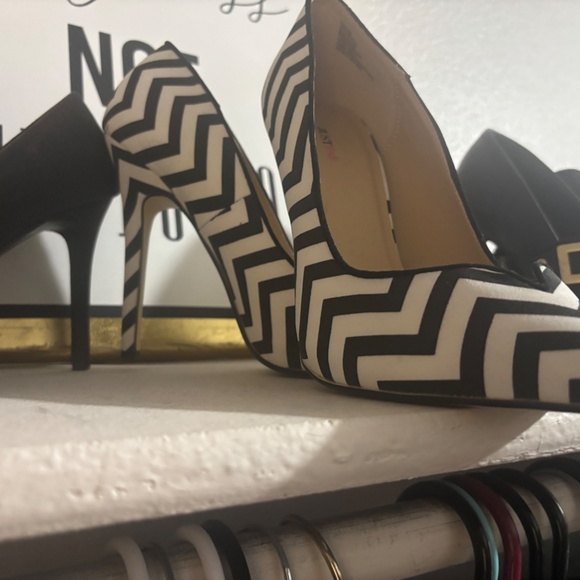 Chevron Print Stiletto Heels - Picture 4 of 5